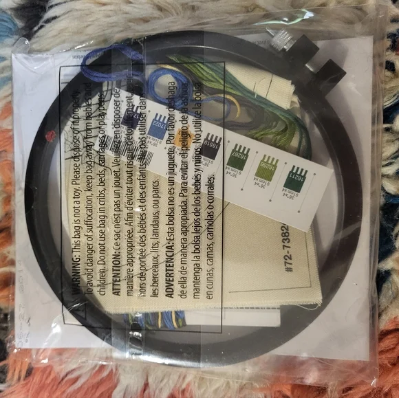 Embroidery kit by Dimensions, bird cage - Picture 2 of 3